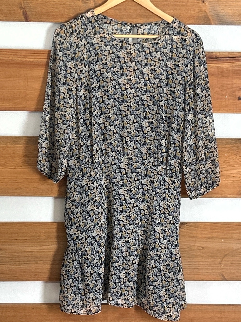 Abercrombie & Fitch Size Large Floral Sheer Knee Length Dress with Solid Lining